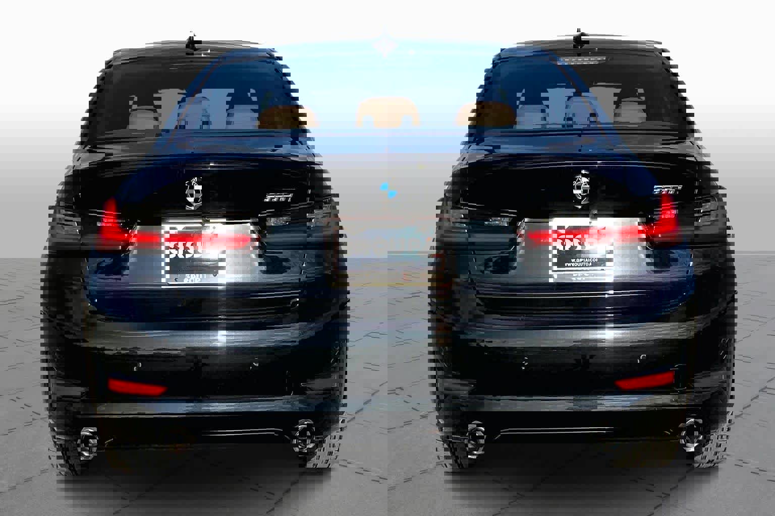 Used 2019 BMW 330i Sedan w/ Driving Assistance Package image 4