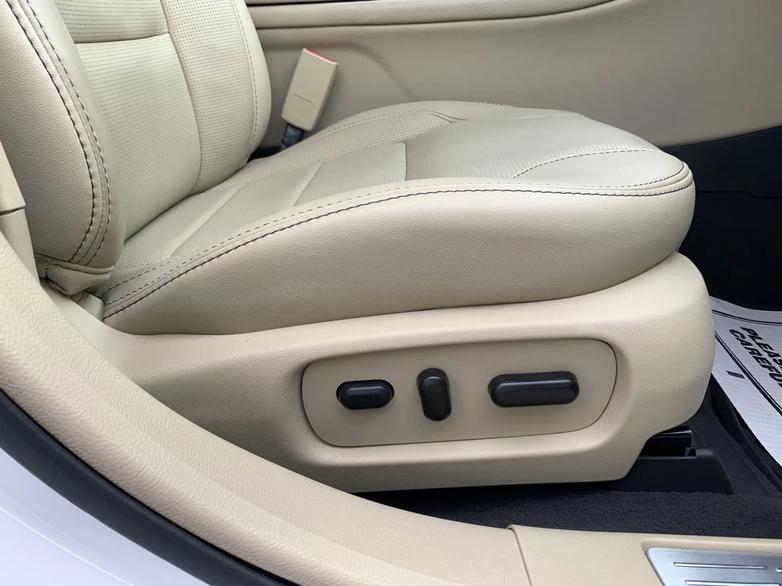 Used 2018 Ford Taurus Limited w/ Driver Assist Package image 14