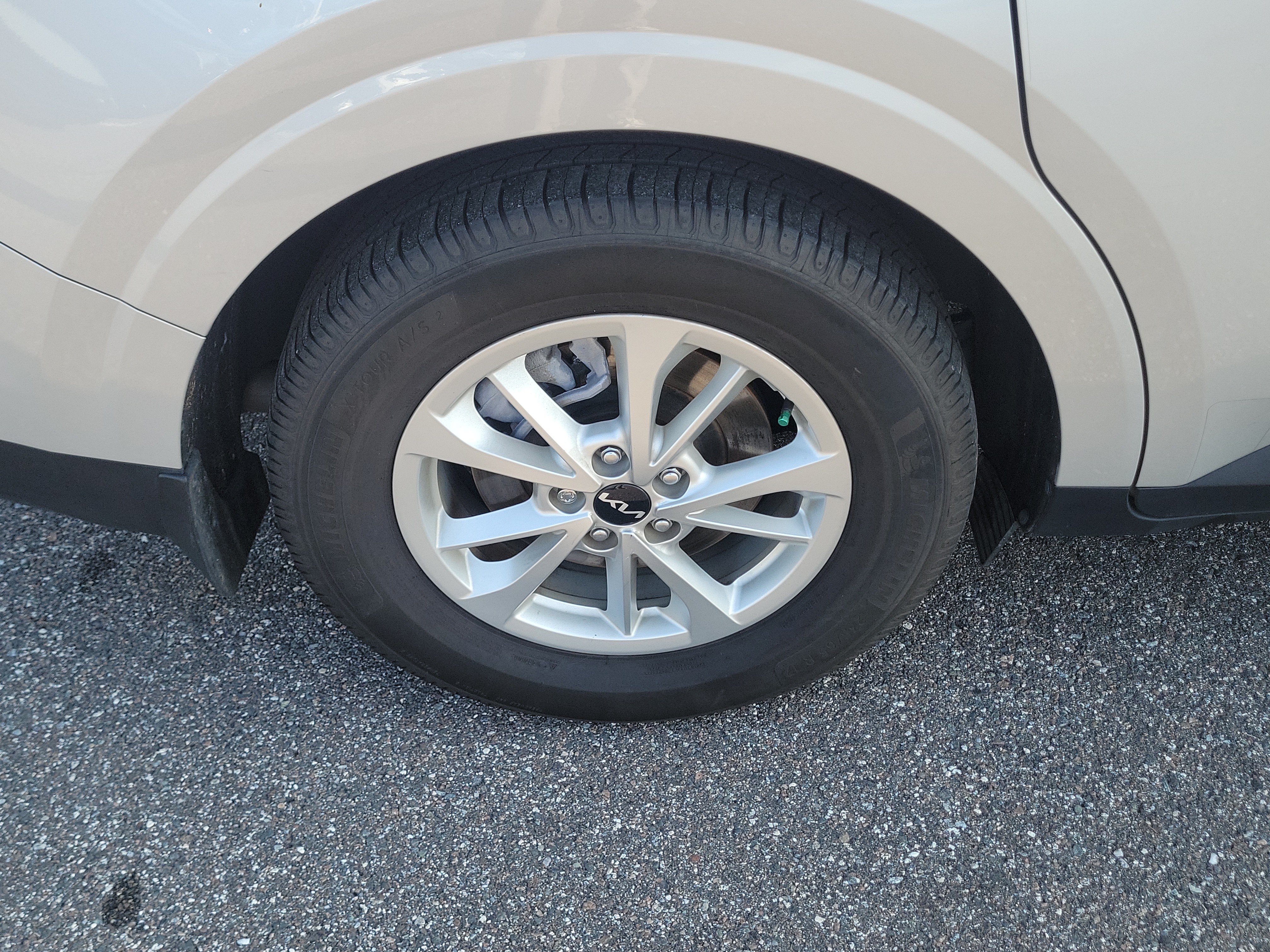Used 2023 Kia Carnival LX FWD image 38