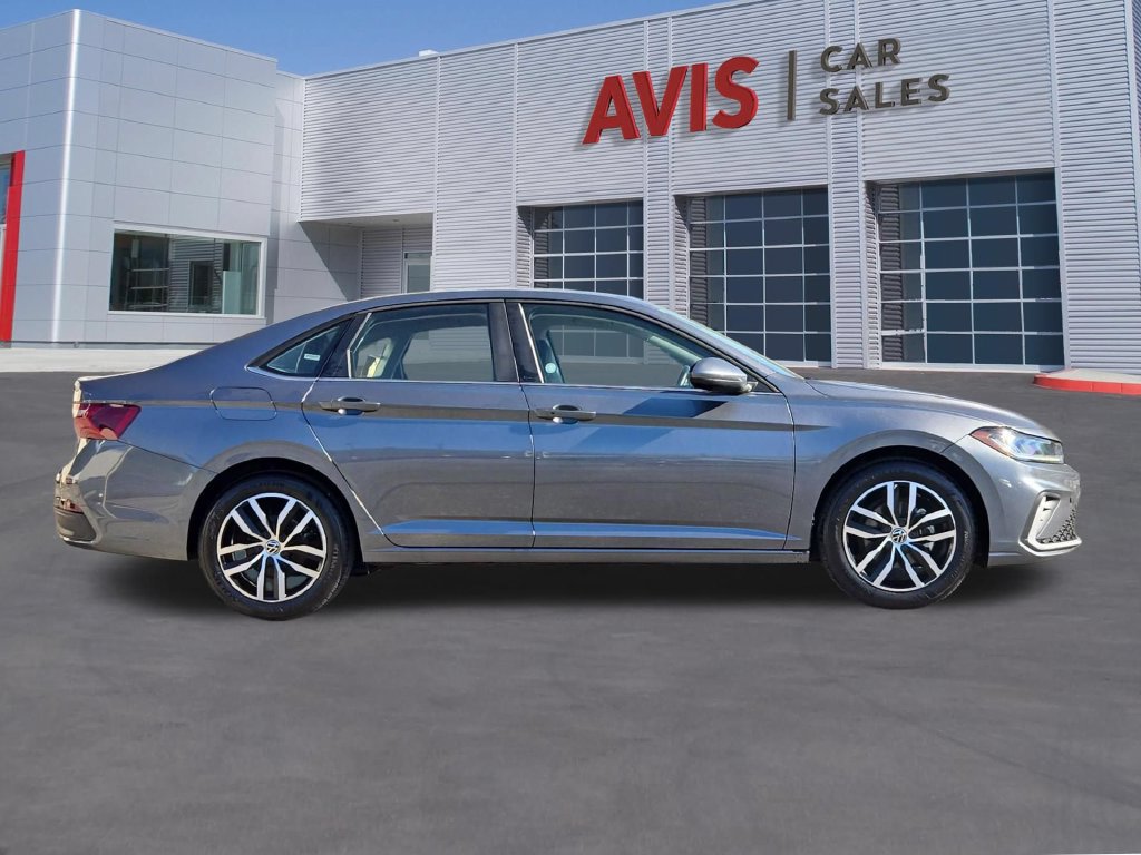 Used 2026 Volkswagen Jetta SE FWD image 5