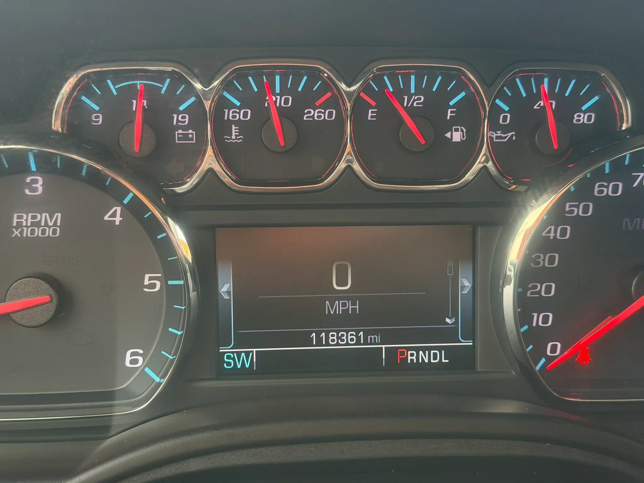 Used 2018 Chevrolet Suburban LT image 19