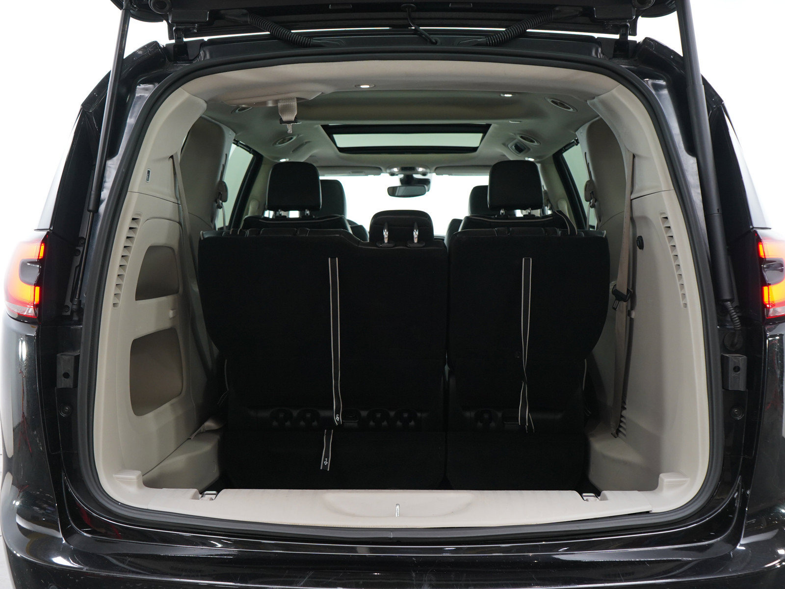 Used 2023 Chrysler Pacifica Limited FWD image 20