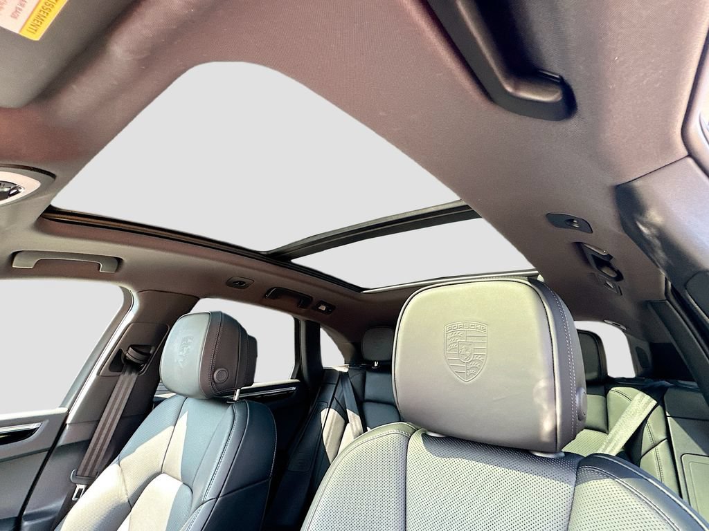 Certified 2026 Porsche Macan AWD/4WD image 14