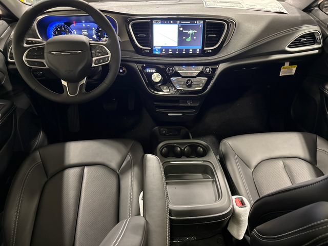New 2027 Chrysler Pacifica Select w/ Family Tech Group AWD/4WD image 18