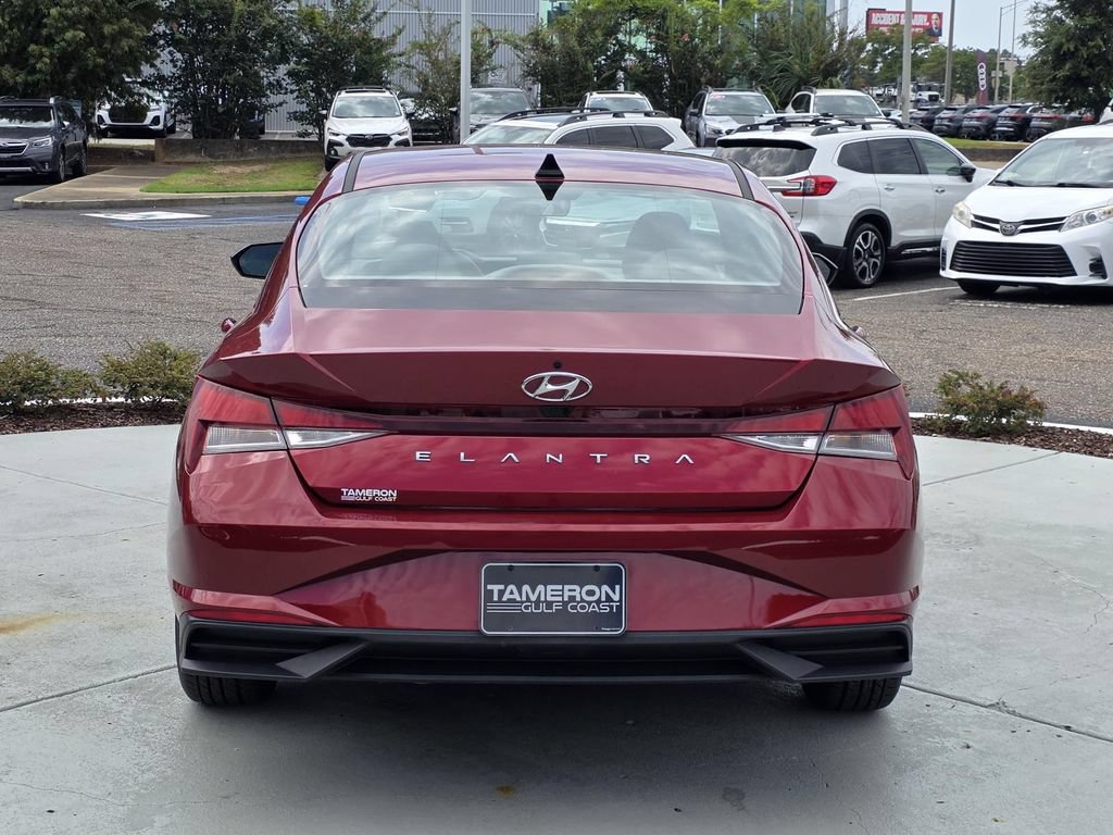 Used 2023 Hyundai Elantra SEL FWD image 3