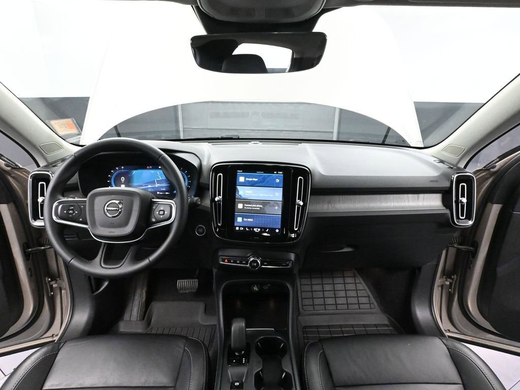Used 2023 Volvo XC40 B5 Core image 25