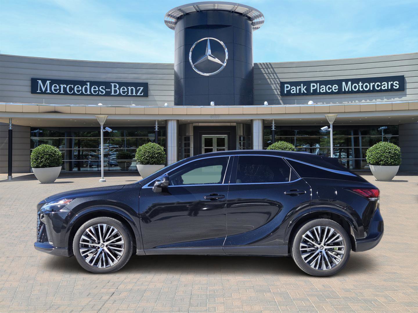 Used 2023 Lexus RX 350 FWD image 3