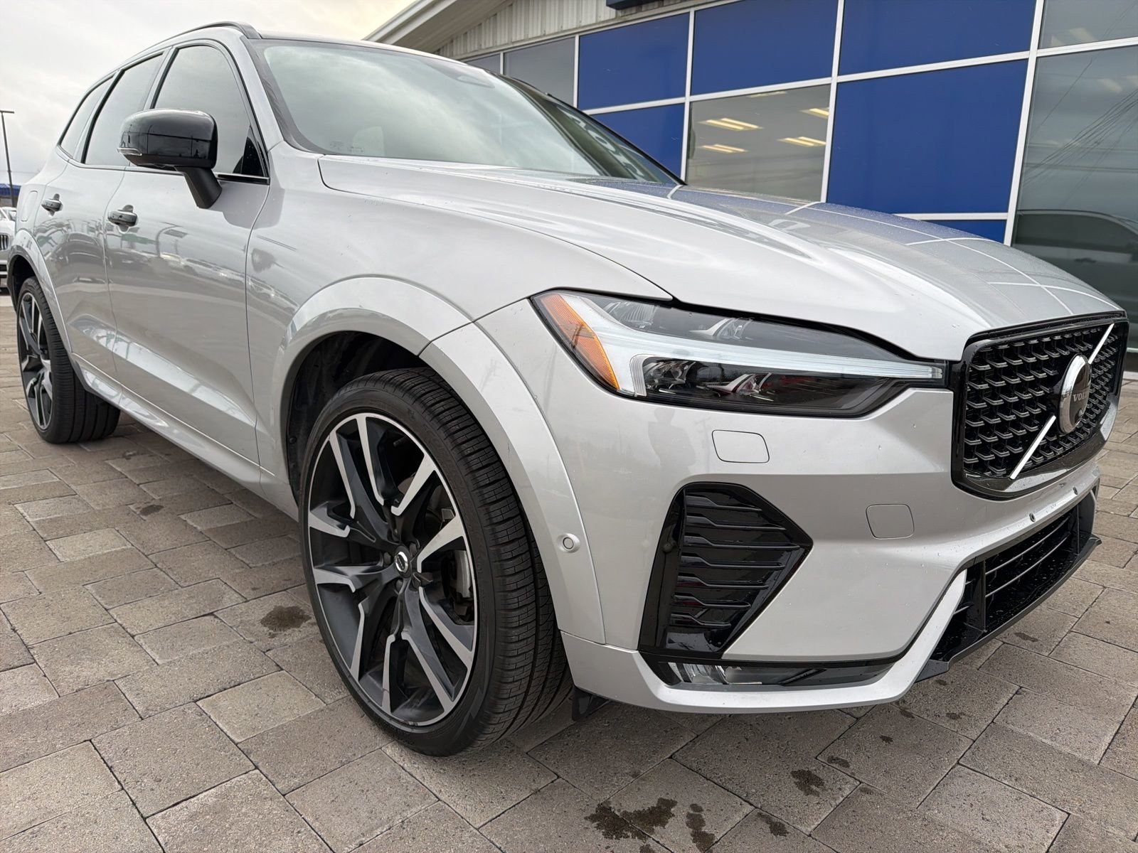 Used 2023 Volvo XC60 B5 Ultimate image 1