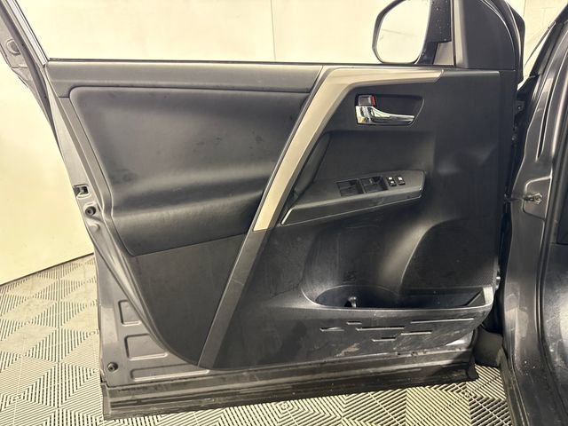 Used 2018 Toyota RAV4 XLE AWD/4WD image 22