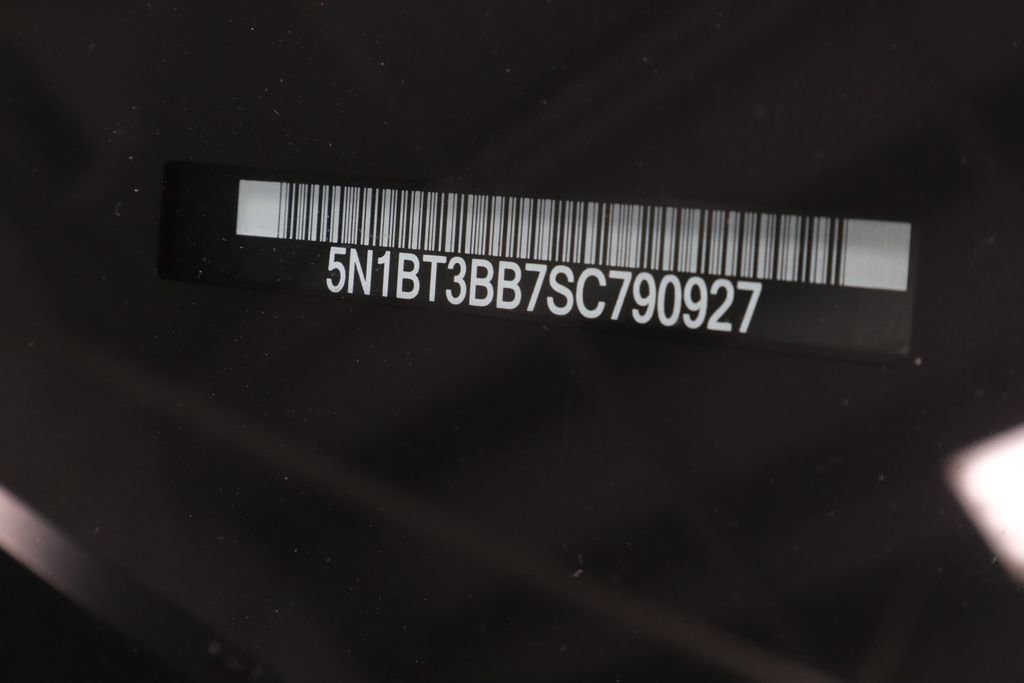 Used 2025 Nissan Rogue SV image 34