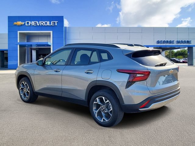 Certified 2025 Chevrolet Trax LT w/ Driver Confidence Package FWD image 3