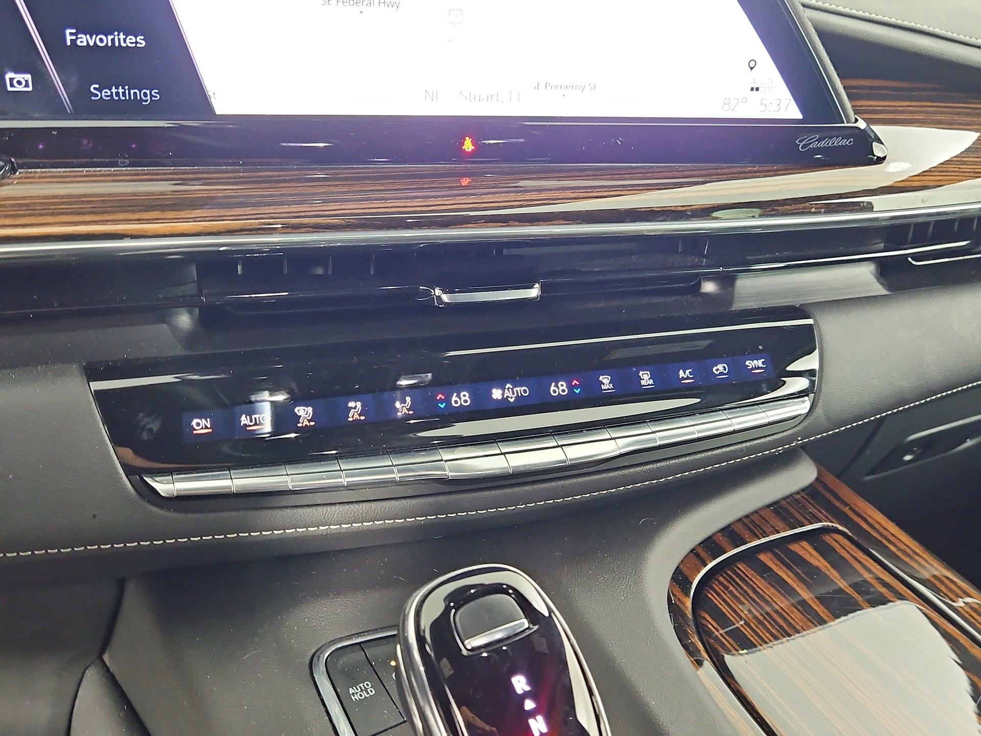 Used 2023 Cadillac Escalade Premium Luxury AWD/4WD image 30