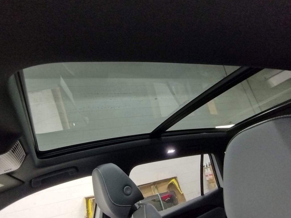 New 2026 Volkswagen Tiguan SEL R-Line image 28