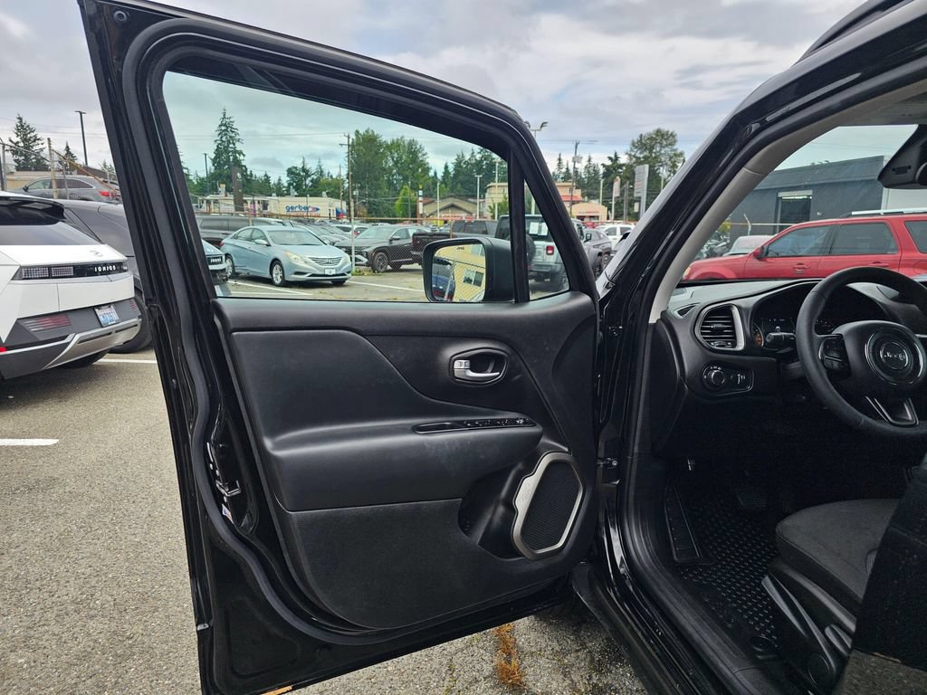 Used 2022 Jeep Renegade Sport w/ Sport Appearance Group AWD/4WD image 19