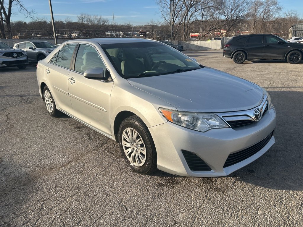 Used 2013 Toyota Camry LE image 3