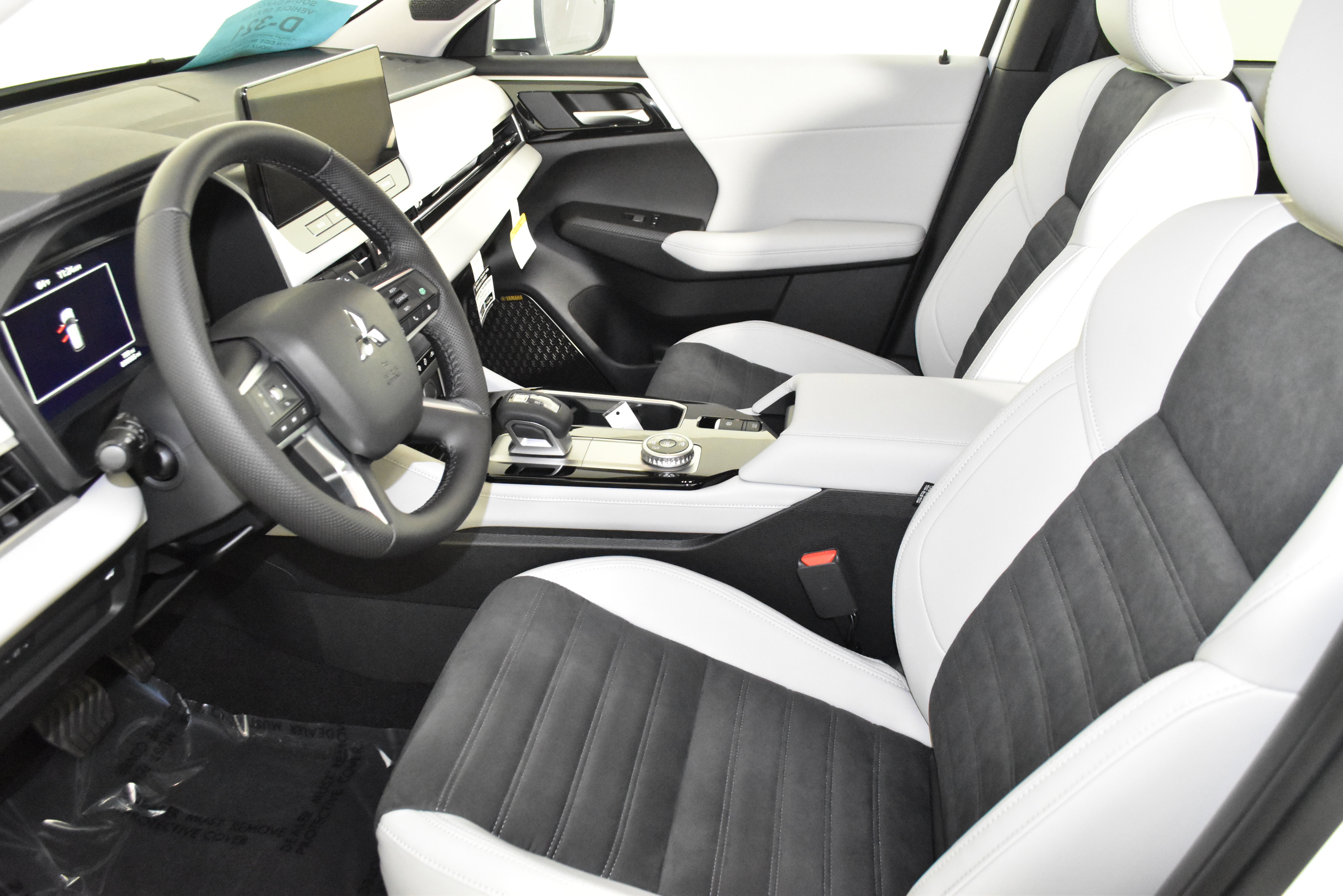 New 2025 Mitsubishi Outlander SE image 14