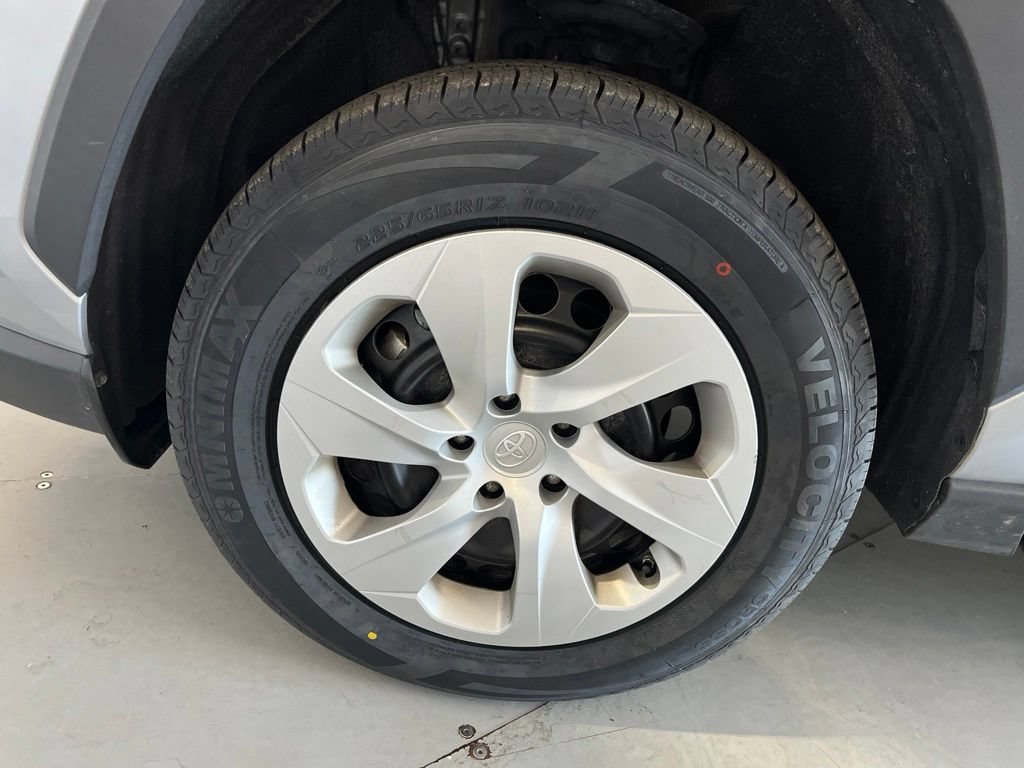 Used 2025 Toyota RAV4 LE AWD/4WD image 14