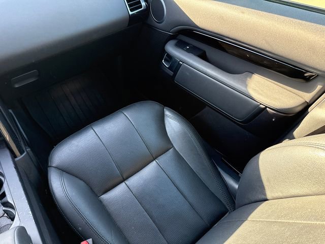 Used 2019 Land Rover Discovery SE image 15
