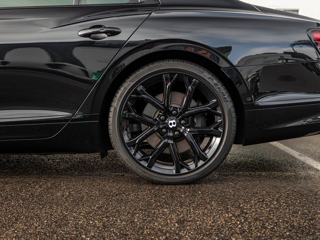 Used 2024 Bentley Flying Spur S V8 image 37
