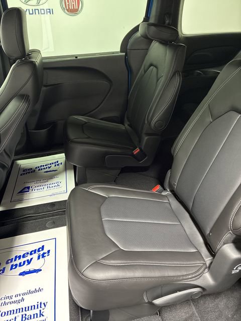 New 2026 Chrysler Pacifica Select w/ S Appearance Package image 23