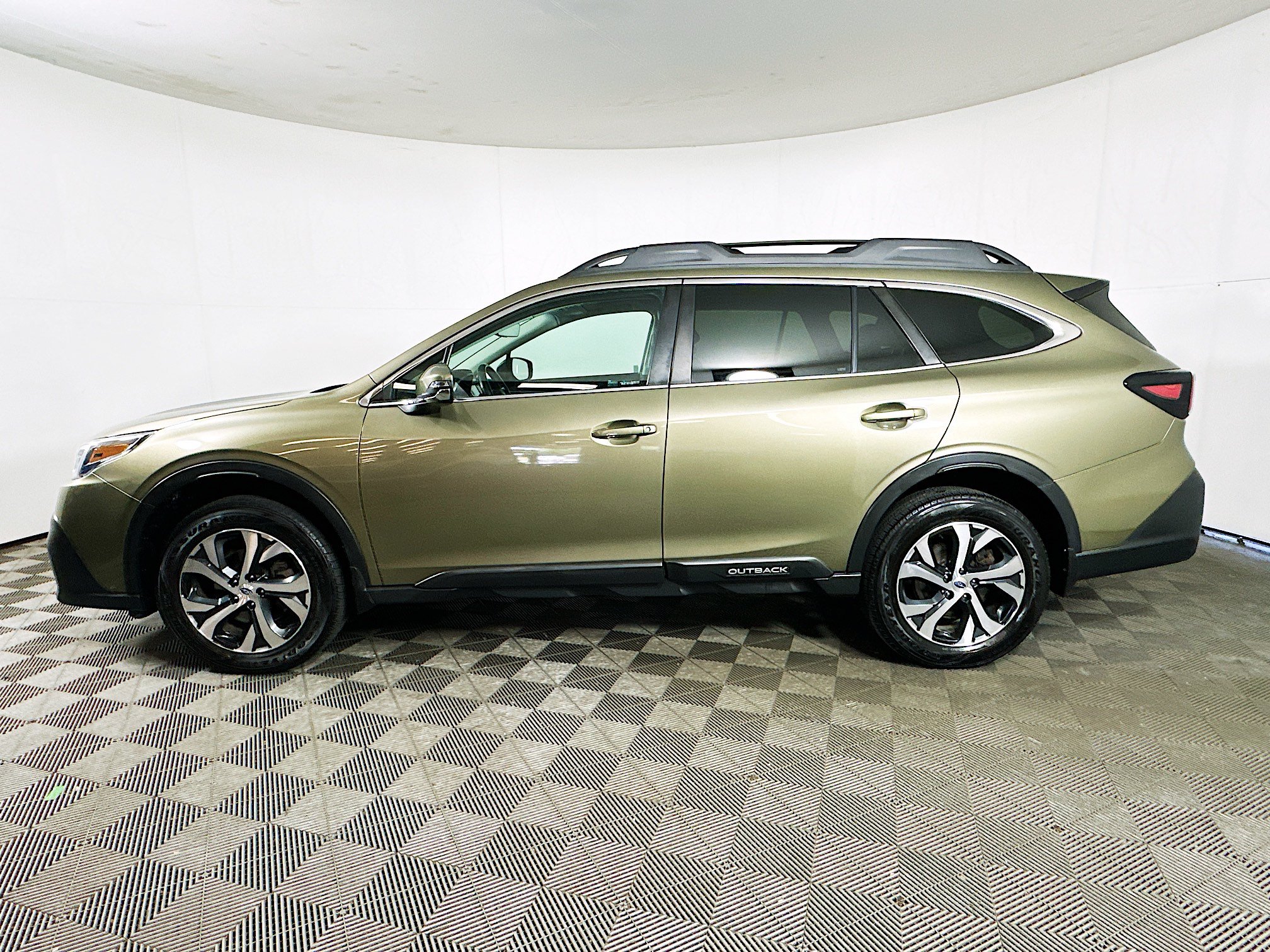 Used 2022 Subaru Outback Limited AWD/4WD image 4