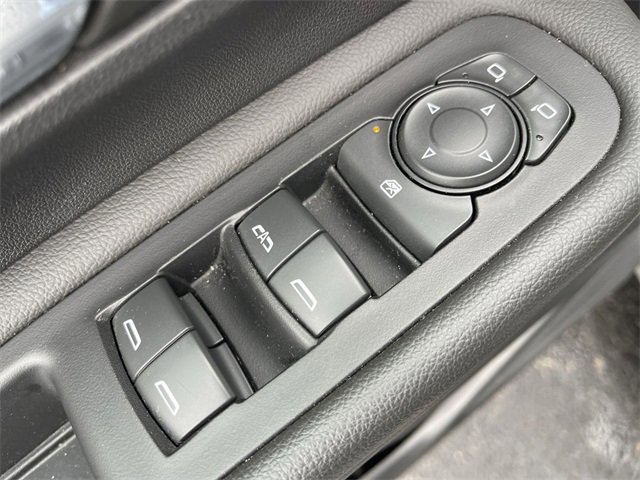 Used 2023 GMC Terrain SLE w/ Driver Convenience Package image 13