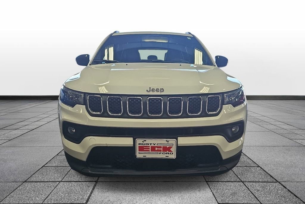 Used 2024 Jeep Compass Latitude AWD/4WD image 2