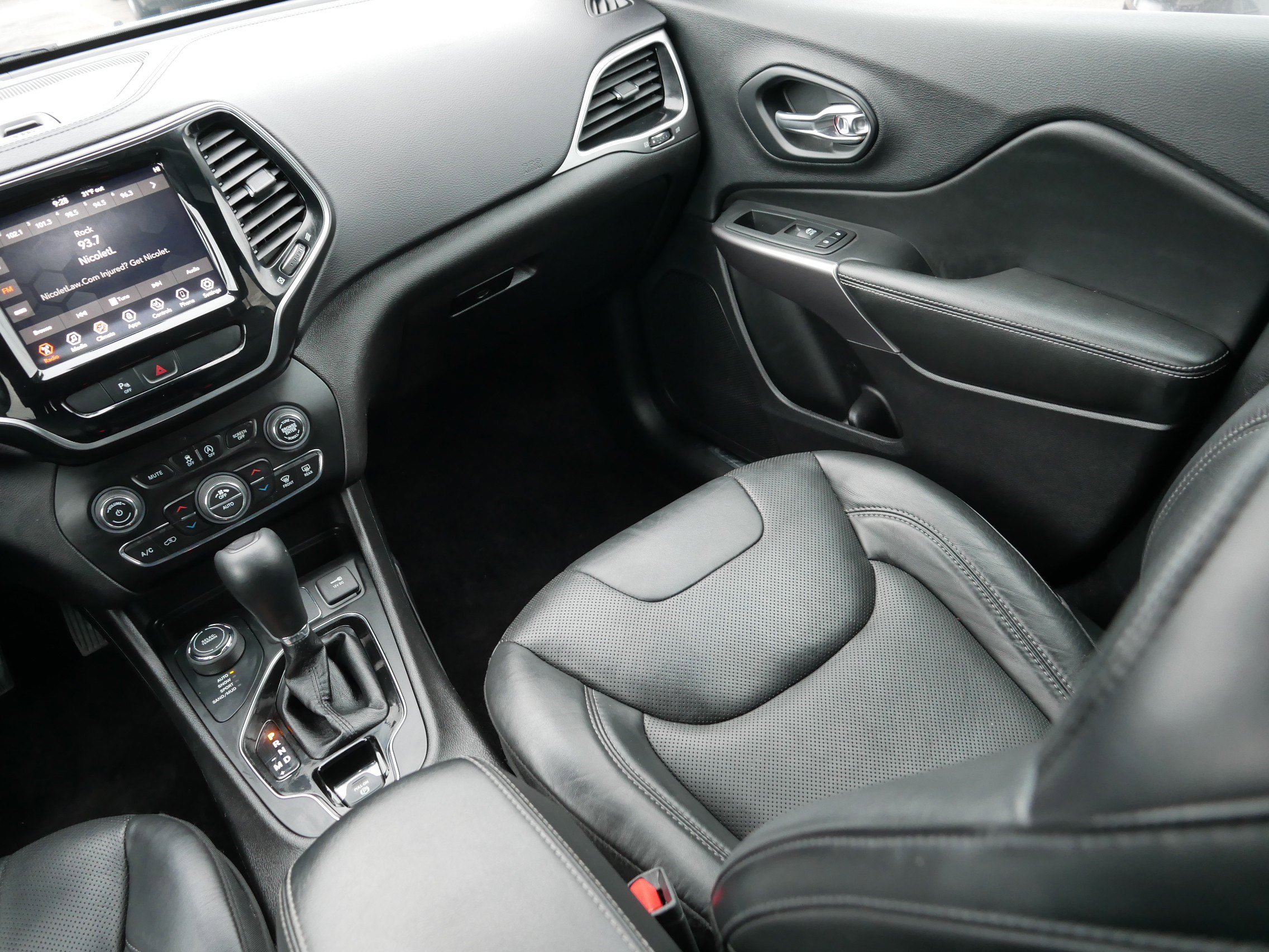 Used 2019 Jeep Cherokee Limited w/ Trailer Tow Group image 11