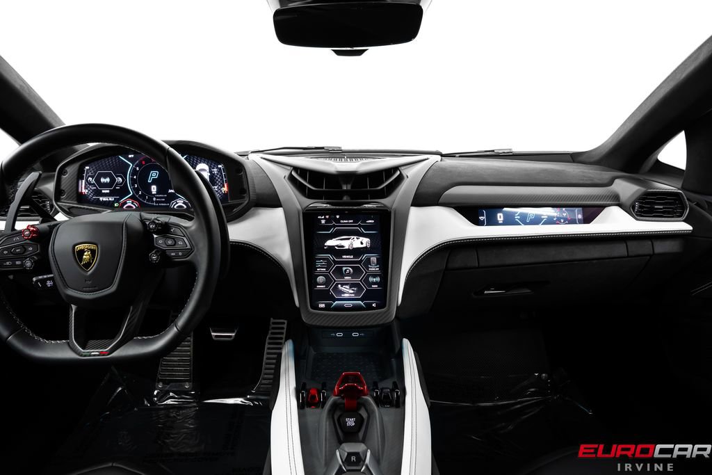 Used 2025 Lamborghini Revuelto image 29