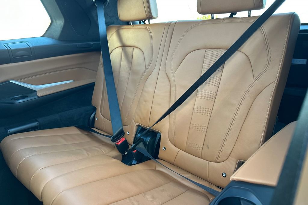 Used 2021 BMW X7 xDrive40i w/ M Sport Package image 16