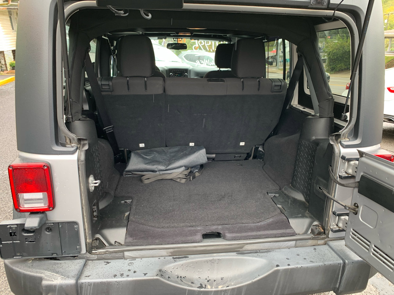 Used 2018 Jeep Wrangler Unlimited Sport S image 26