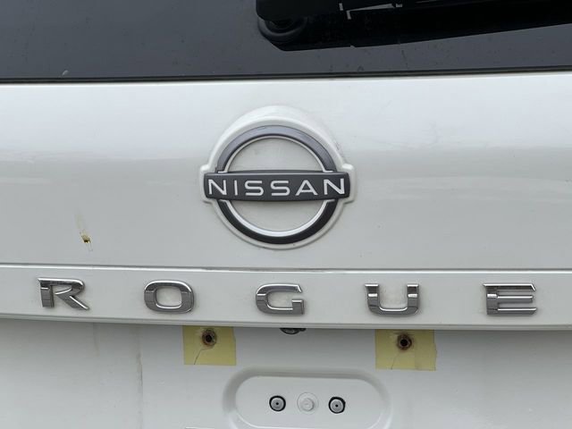Used 2023 Nissan Rogue SV image 11