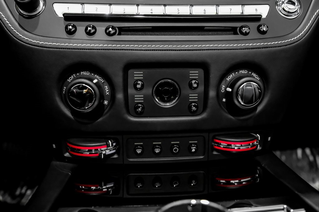 Used 2018 Rolls-Royce Dawn image 28