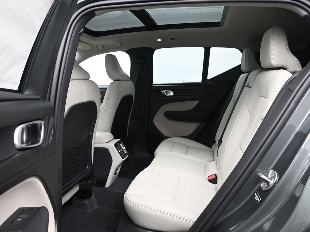 New 2026 Volvo XC40 B5 Ultra w/ Climate Package image 25