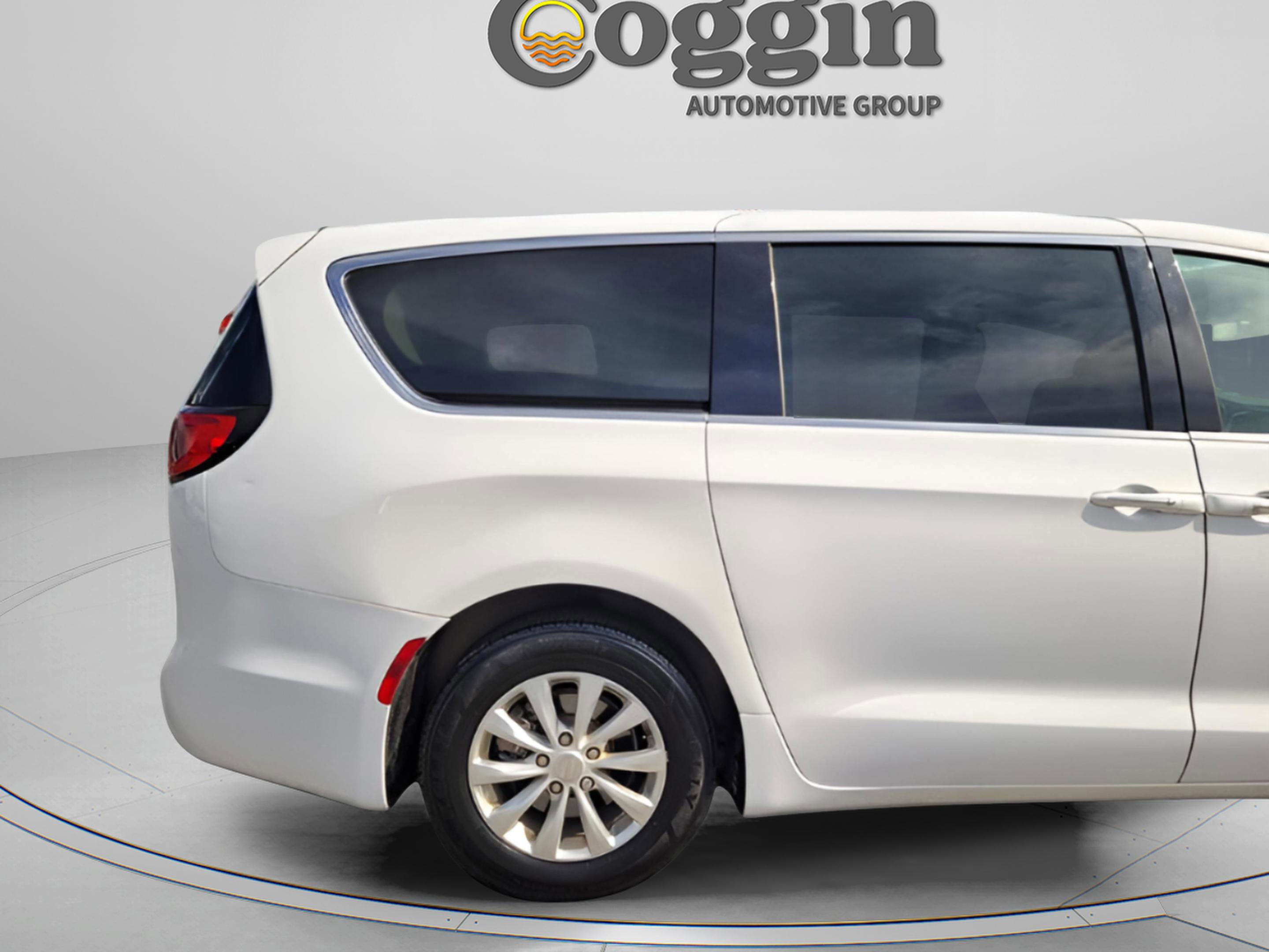 Used 2019 Chrysler Pacifica Touring Plus image 39