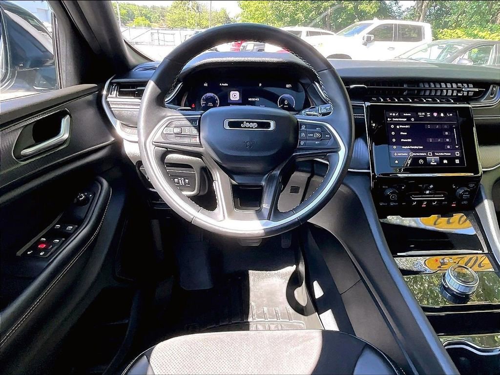 Used 2023 Jeep Grand Cherokee Altitude AWD/4WD image 16