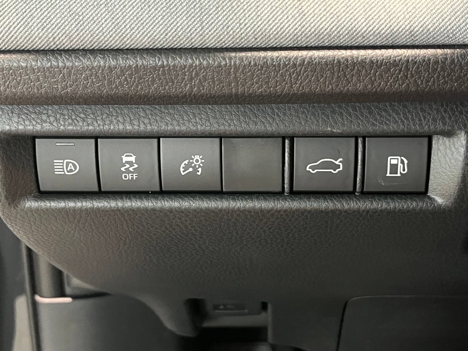 New 2026 Toyota Camry LE FWD image 31