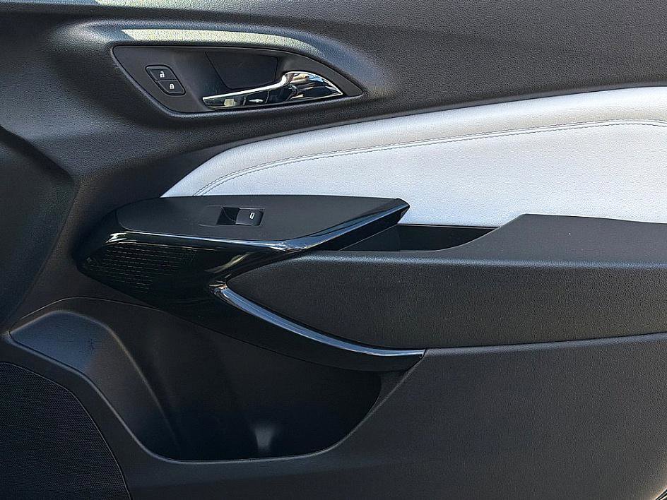 Used 2025 Chevrolet Trax LT image 21