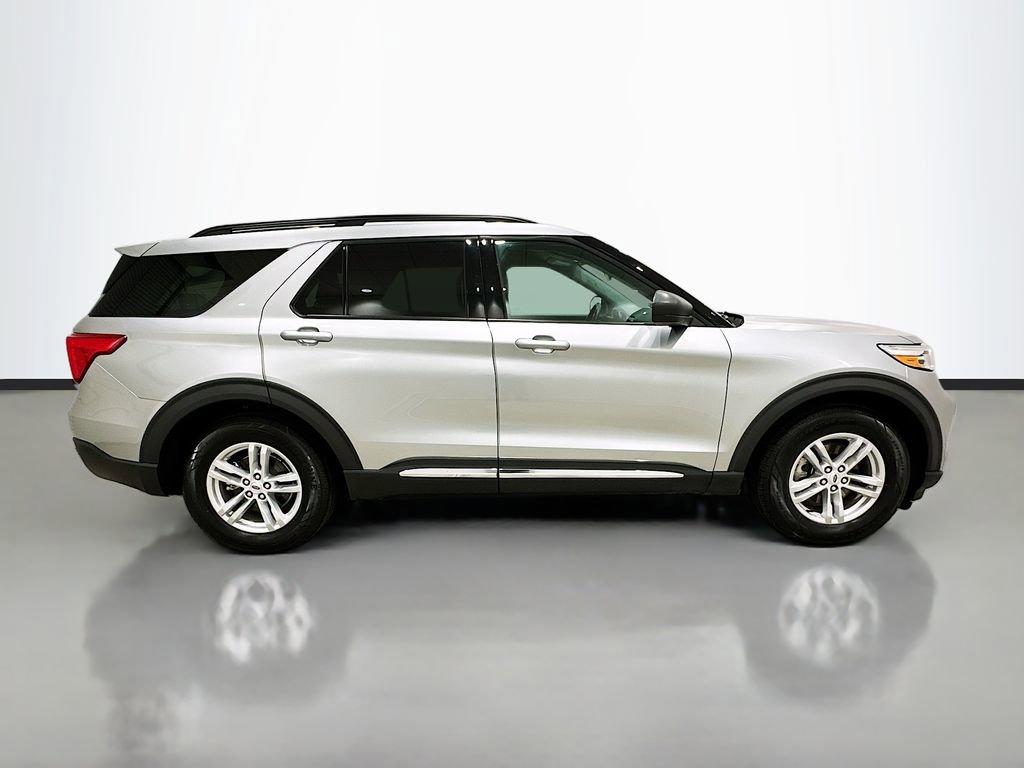 Used 2024 Ford Explorer XLT RWD image 8
