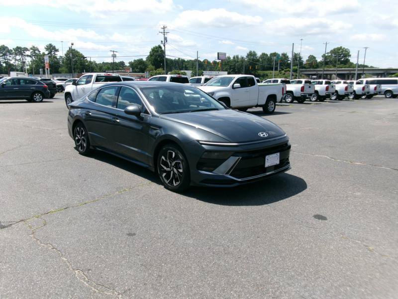 Used 2025 Hyundai Sonata SEL FWD image 4