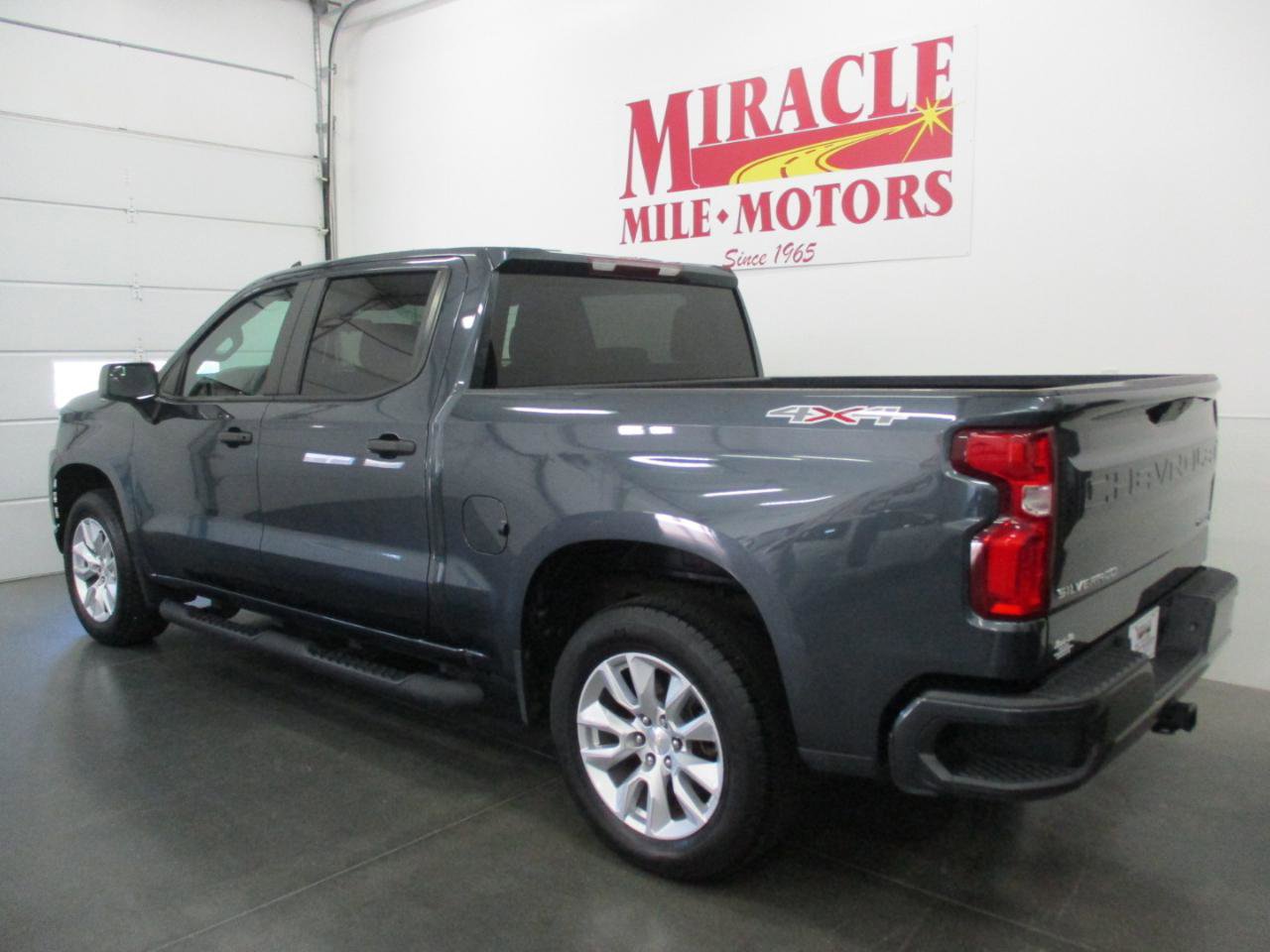 Used 2021 Chevrolet Silverado 1500 Custom w/ Safety Confidence Package AWD/4WD image 4