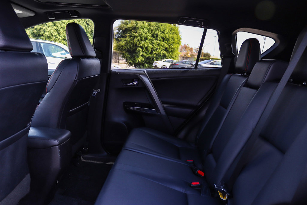 Used 2017 Toyota RAV4 SE w/ Advanced Technology Package FWD image 20