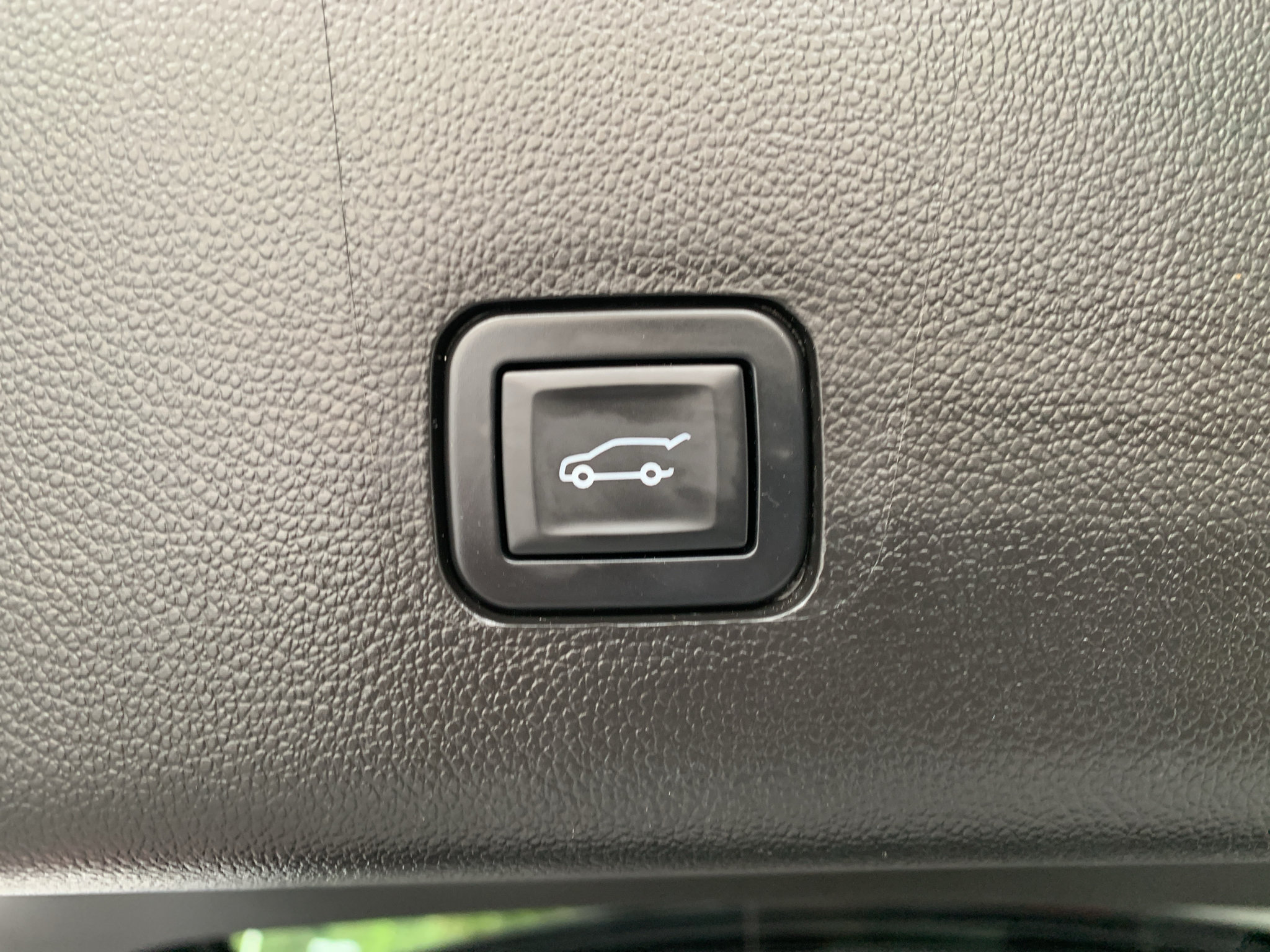 Used 2019 Chevrolet Traverse Premier w/ Driver Confidence II Package FWD image 9