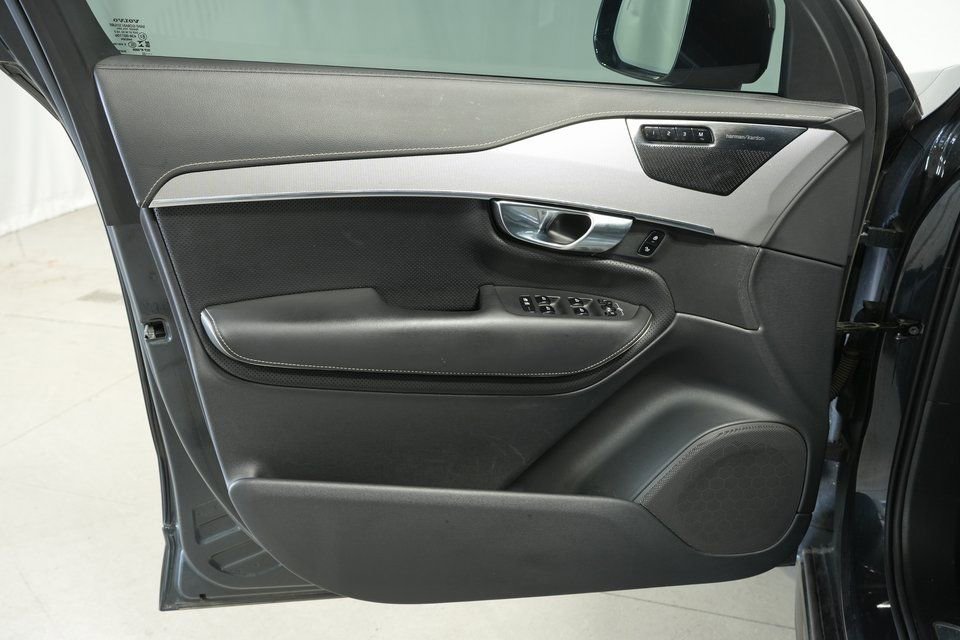 Used 2022 Volvo XC90 T8 R-Design w/ Advanced Package image 18