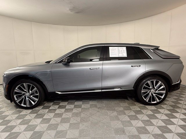 Used 2024 Cadillac Lyriq Luxury RWD image 3