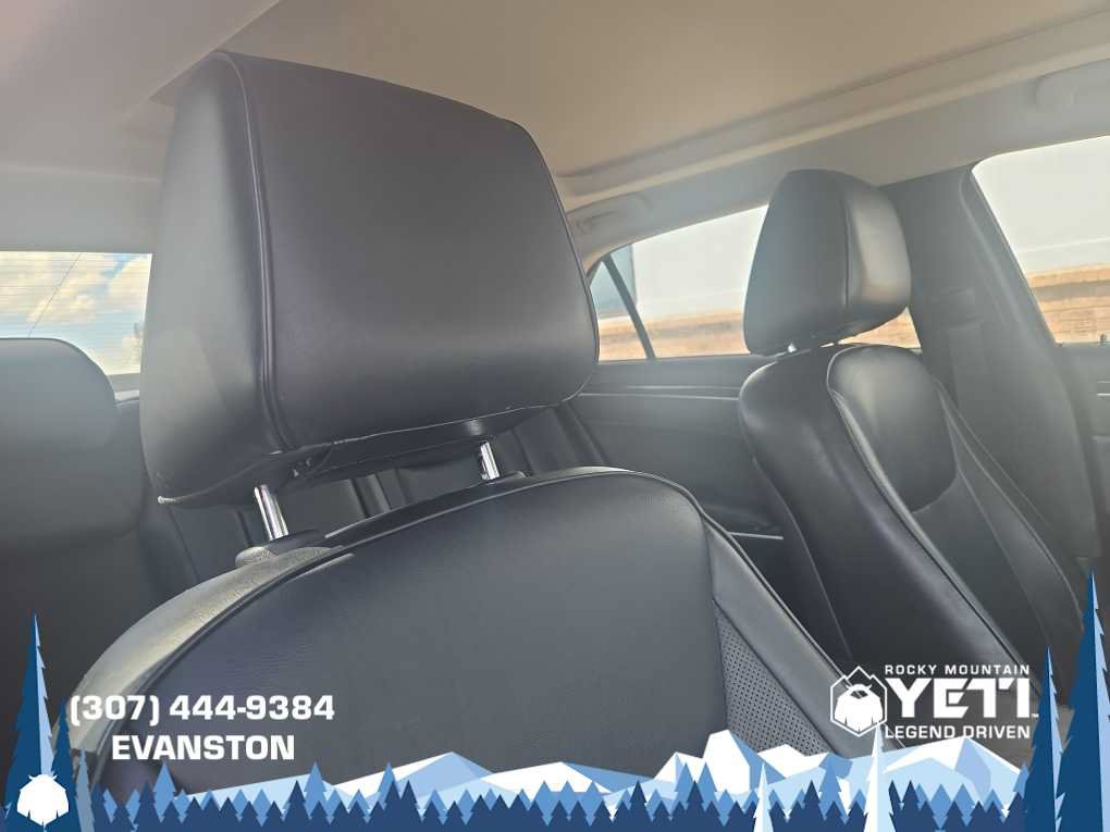 Used 2017 Chrysler 300 C AWD/4WD image 10