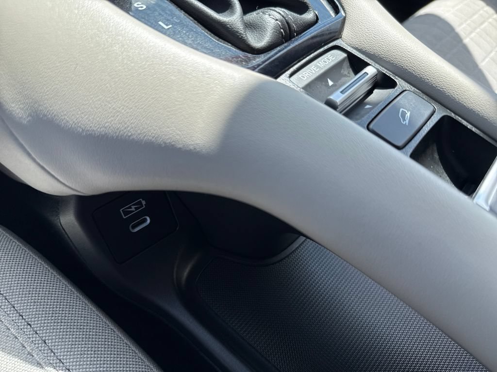 Certified 2025 Honda HR-V LX image 28