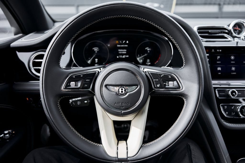 Used 2023 Bentley Bentayga Extended Wheelbase AWD/4WD image 58