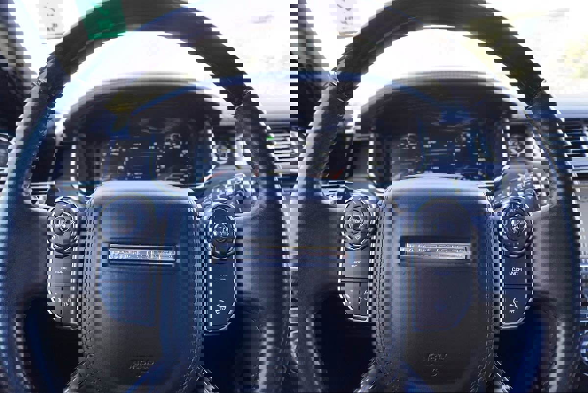 Used 2016 Land Rover Range Rover Supercharged image 37