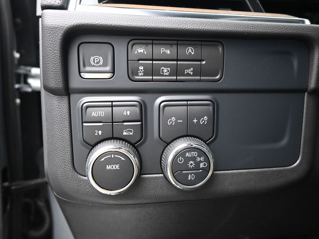 Used 2025 Chevrolet Tahoe High Country AWD/4WD image 26